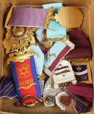 A small quantity of Masonic and Buffalo jewels