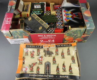 A set of Herald models of highlanders, boxed, a collection of various toy cars etc and a shallow tray containing a collection of toy component parts etc 
