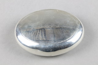 An Edwardian squat oval silver snuff box with engraved monogram Birmingham 1910 88 grams
