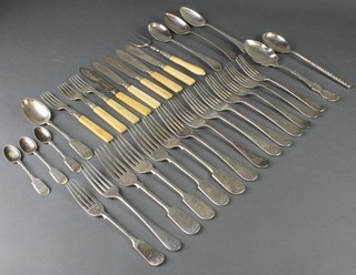 Minor items of silver plated cutlery 