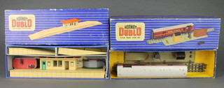 A Hornby Dublo D1 Island platform, boxed, together with a Hornby Dublo T.P. mail van set, boxed 