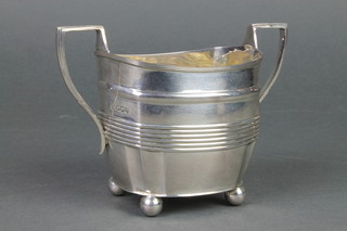A Georgian design silver 2 handled sugar bowl on ball feet, Sheffield 1928, 146 grams