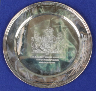 A silver commemorative salver to commemorate the Queen Mother's 80th Birthday, cased, London 1980, 258 grams