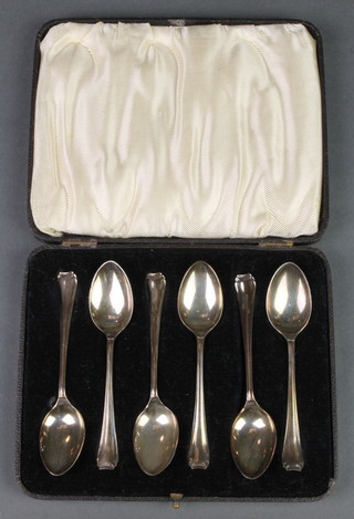 A cased set of 6 silver coffee spoons, Sheffield 1936, 70 grams