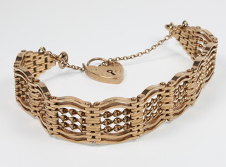 A 9ct gold gate bracelet with ditto padlock, 36 grams 