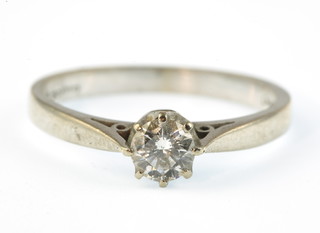 An 18ct white gold single stone diamond ring, approx 0.2ct, size M 1/2 