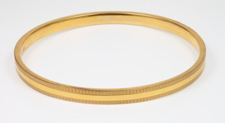 A 9ct gold bright cut bangle, 10 grams