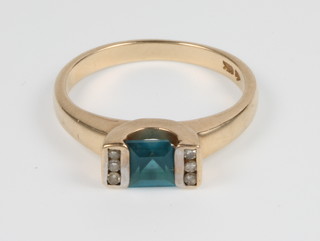 A 10ct gem set ring, size N
