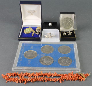 A coral necklace, minor jewellery and commemorative coins