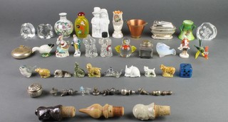 A crested spill vase and minor decorative glass and china items 