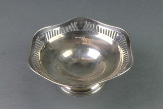 An Edwardian silver shallow dish with pierced decoration and waisted base Sheffield 1907, 258 grams 