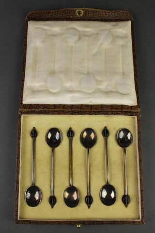 A cased set of 6 silver bean end coffee spoons, Sheffield 1920 