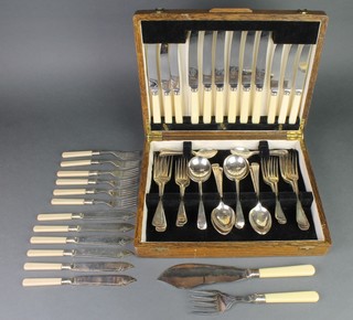 An oak canteen of plated cutlery and minor flatware 