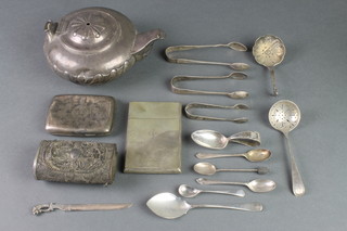 A Georgian silver squat baluster teapot and minor silver items, 566 grams 