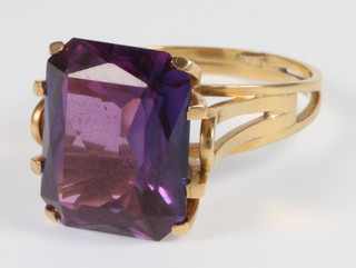 A 9ct gold gem set dress ring, size T 1/2