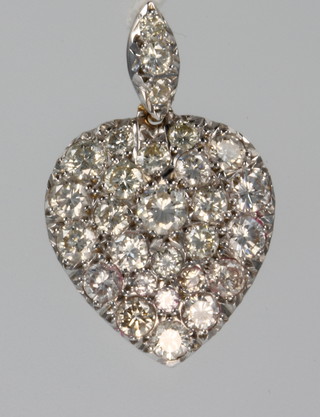A 15ct white gold diamond set heart shaped pendant, approx. 2.20ct 