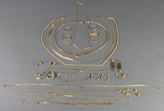 A quantity of modern 9ct gold jewellery, approx 56 grams