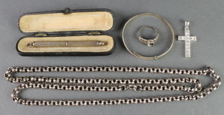 A 19th Century jade necklace and minor items
