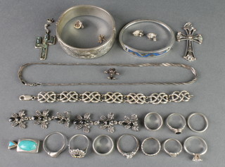 A silver bangle and minor silver jewellery