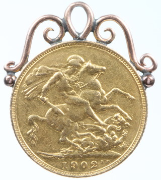 A sovereign 1902 in a 9ct gold pendant mount