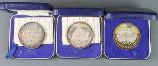 3 1977 silver commemorative crowns, 92 grams