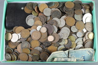 A quantity of minor coins and bank notes, mainly UK