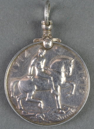 A First World War war medal to 2.Lieu.C. Trollop. 
