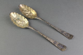 A pair of Georgian silver berry spoons, London 1826, 130 grams 