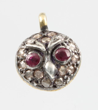 A gem set gold novelty owl pendant