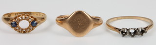 An 18ct gold signet ring, 2 gem set ditto (lacking stones) size O, 8 grams