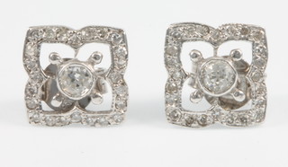A pair of 18ct white gold Edwardian style diamond set ear studs approx. 0.5ct 