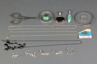 A collection of minor silver costume jewellery