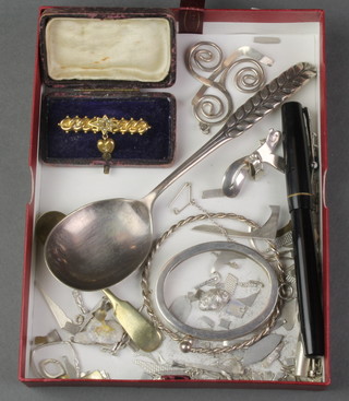An Edwardian bar brooch and minor silver ware