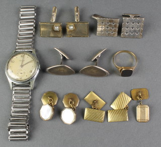 A gentleman's steel cased Mulco wriswatch, a gold signet ring and minor cufflnks 