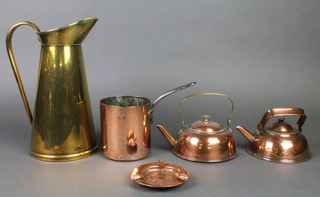 A brass waisted jug 11", a 19th Century copper saucepan with polished handle 4", 2 circular copper kettles 5" (1f) and a small copper ashtray 4" 