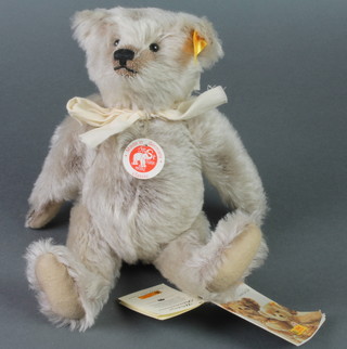 A grey Steiff bear with articulated limbs 10" 