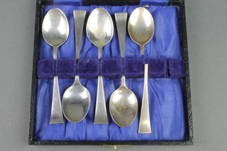 5 silver coffee spoons, 58 grams