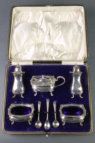 A cased silver 8 piece condiment set with gadrooned decoration, raised on pad feet, Birmingham 1922, 244 grams