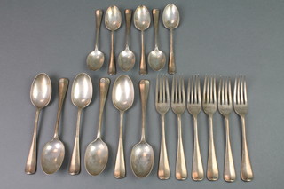 A canteen of silver rat tail cutlery for 6 comprising dessert spoons, tea spoons and dessert forks, Sheffield 1916, 778 grams 
