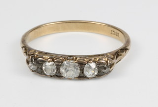 An 18ct yellow gold 5 stone diamond ring, size O 1/2