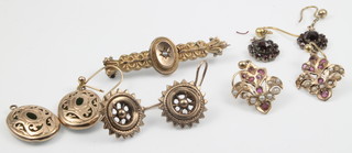 An Edwardian 9ct gold pearl set bar brooch, minor gold earrings etc 