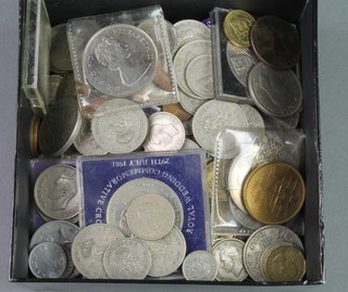 A 1986 uncirculated coin collection, minor commemorative crowns and coins 
