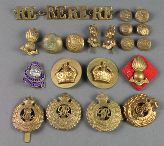 Minor Second World war and later brass cap badges 