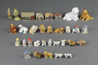 4 Wade Whimsies cottages and a small quantity of Wade animals and figures
