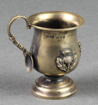 An Edwardian silver miniature mug with thistle, rose and shamrock decoration, London 1911, 26 grams