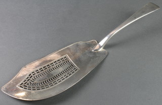 A George III silver fish slice with pierced decoration, London 1811, 132 grams