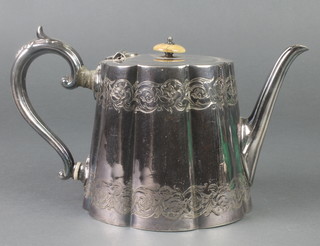 An Edwardian silver plated teapot