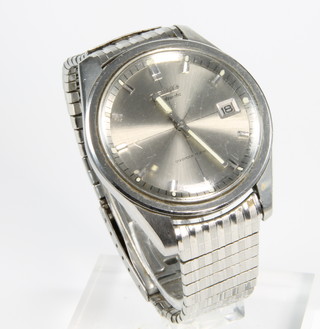 A gentleman's Seiko steel cased Sportsmatic calendar wristwatch on a steel bracelet 