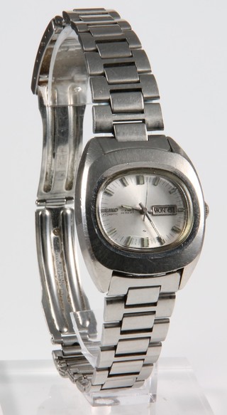 A gentleman's 1970's Seiko automatic calendar wristwatch, a steel cased Seiko automatic hi beat ditto  