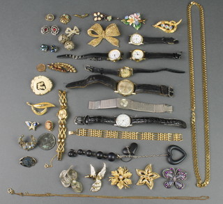 Minor costume jewellery and wristwatches 